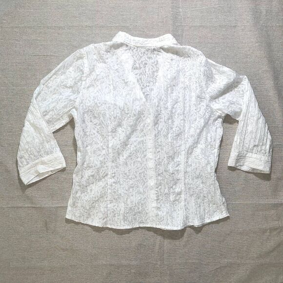 Brina & Em | White Eyelet Embroidered Button-Front Blouse | Large - Picture 2 of 8